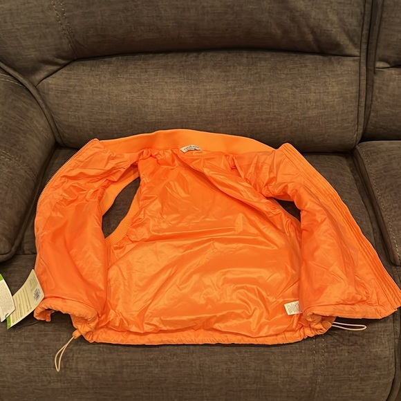 NWT LARGE ALPINE DESIGN ORANGE QUILTED VEST - THERMOLITE ECOMODE - Picture 3 of 4